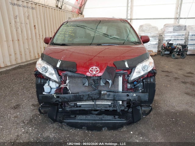 12621940 :رقم المزاد ، 5TDDK3DC3CS045761 vin ، 2012 Toyota Sienna Xle/limited مزاد بيع
