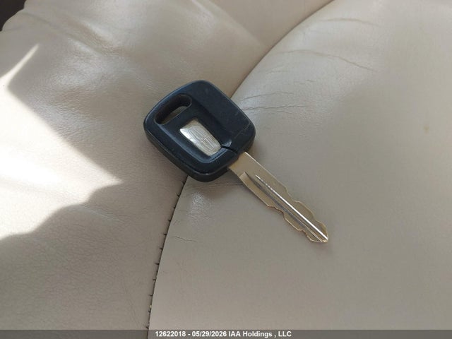 12622018 :رقم المزاد ، 1LNHM97V4XY640104 vin ، 1999 Lincoln Continental مزاد بيع