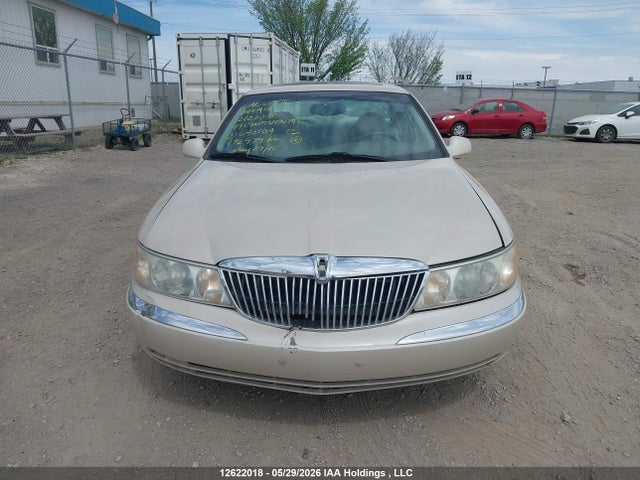12622018 :رقم المزاد ، 1LNHM97V4XY640104 vin ، 1999 Lincoln Continental مزاد بيع