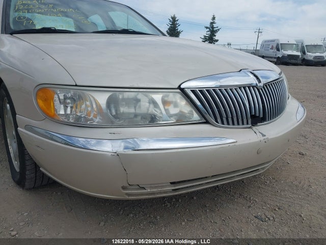 12622018 :رقم المزاد ، 1LNHM97V4XY640104 vin ، 1999 Lincoln Continental مزاد بيع