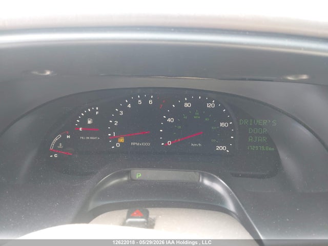12622018 :رقم المزاد ، 1LNHM97V4XY640104 vin ، 1999 Lincoln Continental مزاد بيع