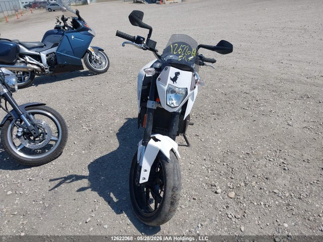 2014 Ktm 690 Duke მანქანა იყიდება აუქციონზე, vin: VBKLDT408EM762827, აუქციონის ნომერი: 12622068