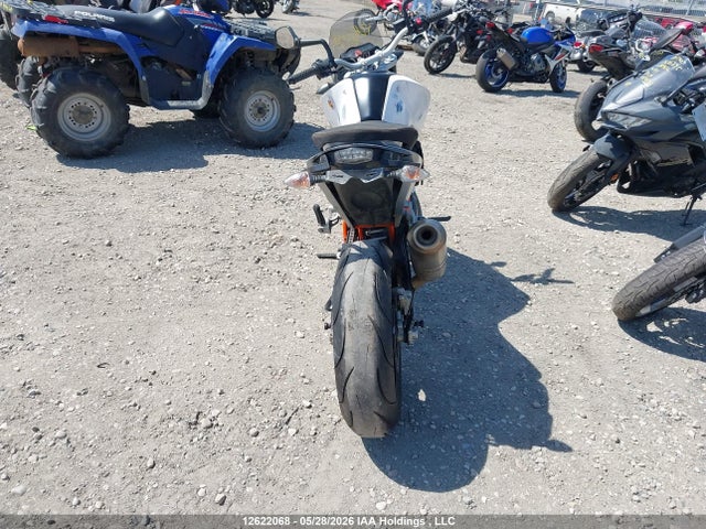 2014 Ktm 690 Duke მანქანა იყიდება აუქციონზე, vin: VBKLDT408EM762827, აუქციონის ნომერი: 12622068