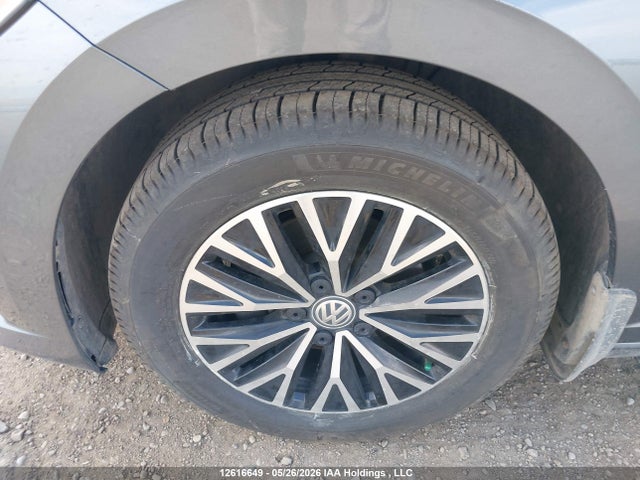 3VWW57BU3KM070528 Volkswagen Jetta 1.4 Tsi Highline