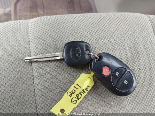 2011 Toyota Sienna მანქანა იყიდება აუქციონზე, vin: 5TDZK3DC5BS113417, აუქციონის ნომერი: 12622141