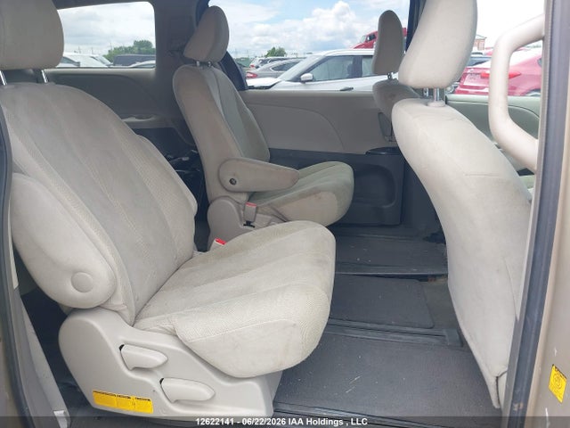 2011 Toyota Sienna მანქანა იყიდება აუქციონზე, vin: 5TDZK3DC5BS113417, აუქციონის ნომერი: 12622141