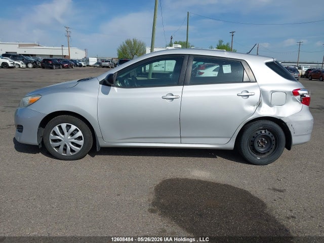 12608484 :رقم المزاد ، 2T1KU4EE0DC057612 vin ، 2013 Toyota Matrix Wagon مزاد بيع