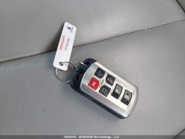 12622470 :رقم المزاد ، 5TDDK3DC9ES084972 vin ، 2014 Toyota Sienna Xle/limited مزاد بيع
