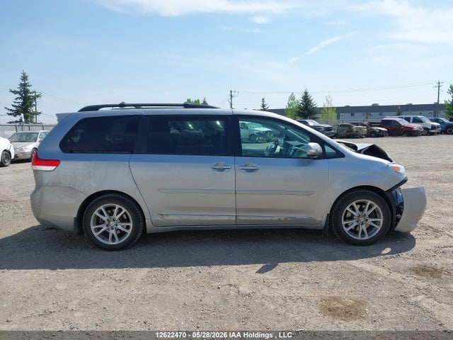 12622470 :رقم المزاد ، 5TDDK3DC9ES084972 vin ، 2014 Toyota Sienna Xle/limited مزاد بيع