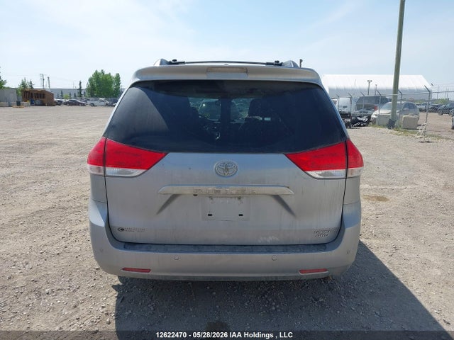 12622470 :رقم المزاد ، 5TDDK3DC9ES084972 vin ، 2014 Toyota Sienna Xle/limited مزاد بيع