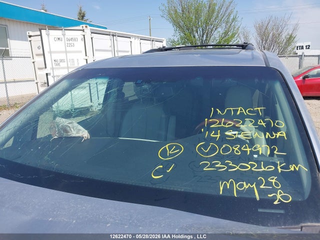 12622470 :رقم المزاد ، 5TDDK3DC9ES084972 vin ، 2014 Toyota Sienna Xle/limited مزاد بيع