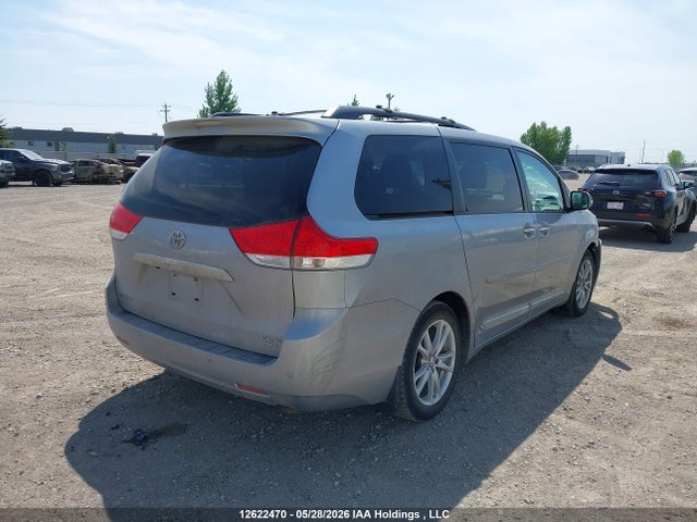 12622470 :رقم المزاد ، 5TDDK3DC9ES084972 vin ، 2014 Toyota Sienna Xle/limited مزاد بيع