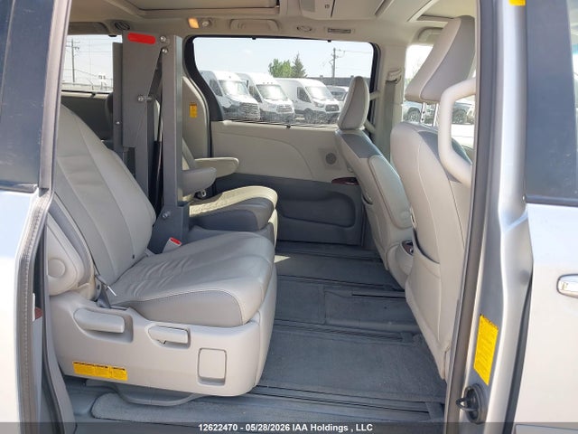 12622470 :رقم المزاد ، 5TDDK3DC9ES084972 vin ، 2014 Toyota Sienna Xle/limited مزاد بيع