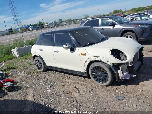 Mini 5 Door Cooper 2015 WMWXS5C53F2C63352 Image 14