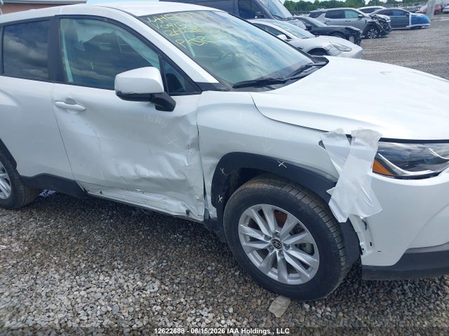 Toyota Corolla Cross Le 2024 7MUCAABG3RV091565 Image 17
