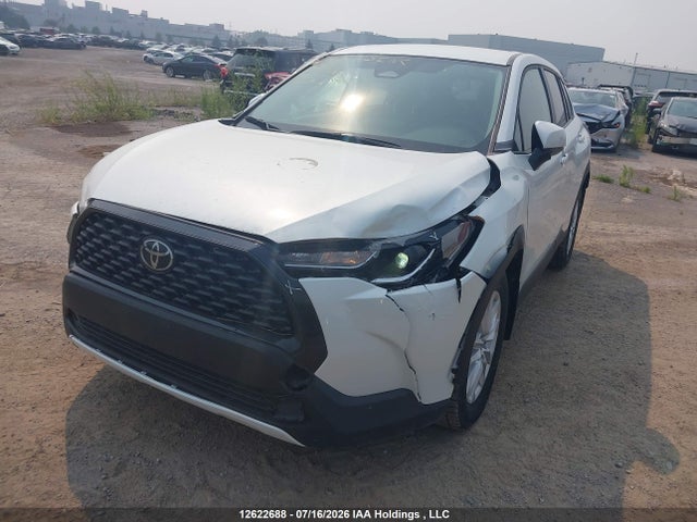 Toyota Corolla Cross Le 2024 7MUCAABG3RV091565 Image 2