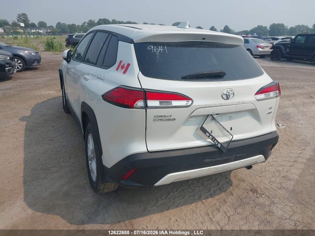 Toyota Corolla Cross Le 2024 7MUCAABG3RV091565 Image 3