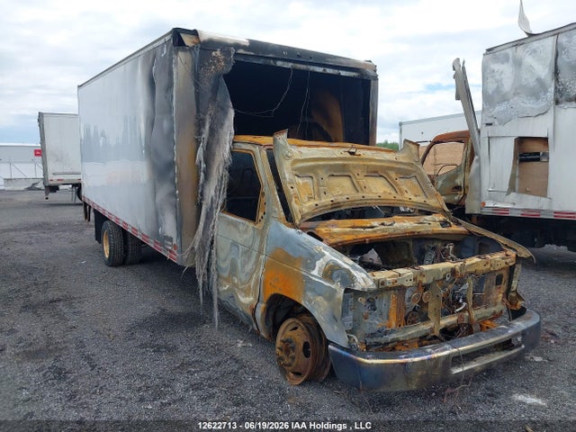 12622713 :رقم المزاد ، 1FDWE4FL9EDA73500 vin ، 2014 Ford Econoline E450 Super Duty Cutwy Van مزاد بيع