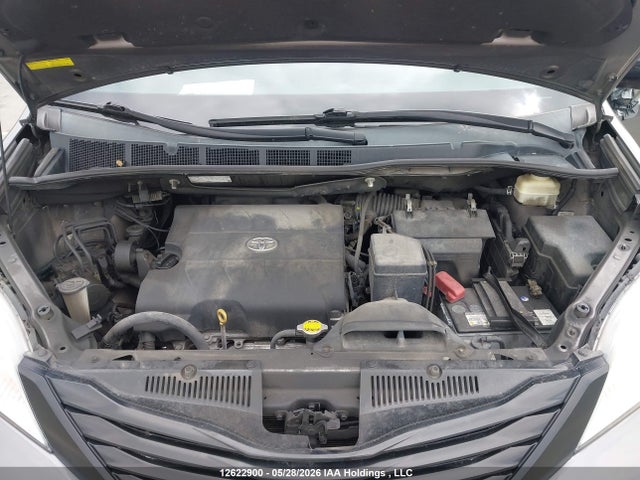 2015 Toyota Sienna მანქანა იყიდება აუქციონზე, vin: 5TDZK3DC4FS672186, აუქციონის ნომერი: 12622900