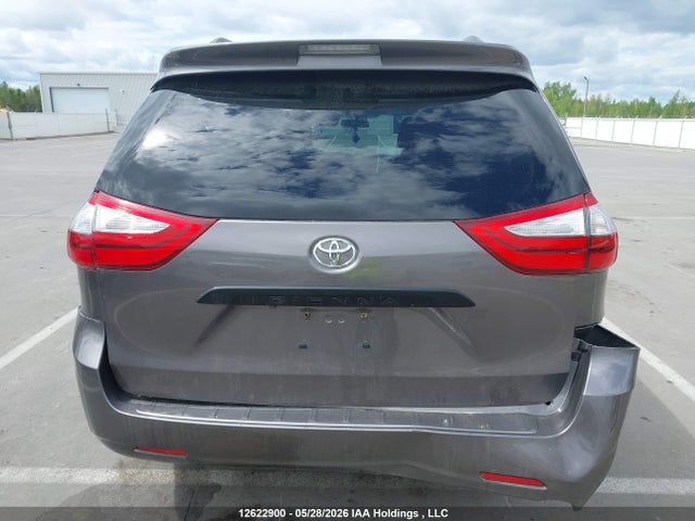 2015 Toyota Sienna მანქანა იყიდება აუქციონზე, vin: 5TDZK3DC4FS672186, აუქციონის ნომერი: 12622900