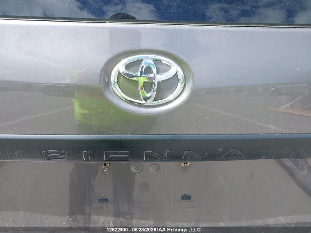 2015 Toyota Sienna მანქანა იყიდება აუქციონზე, vin: 5TDZK3DC4FS672186, აუქციონის ნომერი: 12622900