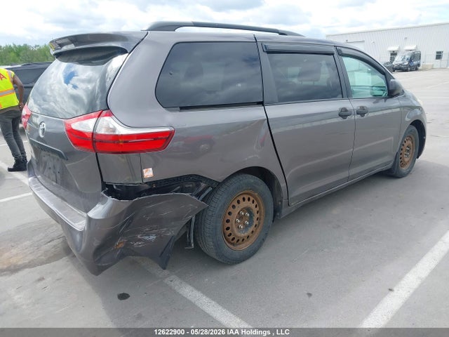 2015 Toyota Sienna მანქანა იყიდება აუქციონზე, vin: 5TDZK3DC4FS672186, აუქციონის ნომერი: 12622900