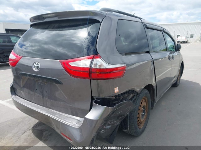 2015 Toyota Sienna მანქანა იყიდება აუქციონზე, vin: 5TDZK3DC4FS672186, აუქციონის ნომერი: 12622900
