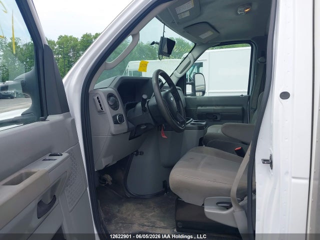 Ford Econoline E450 Super Duty Cutaway Van 2023 1FDWE4FK9PDD28009 Image 8