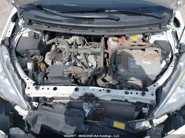 Toyota Prius C Technology 2014 JTDKDTB31E1081257 Image 10