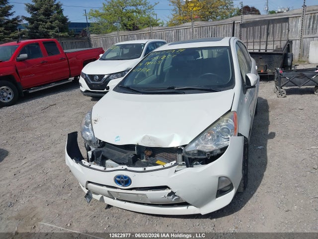 Toyota Prius C Technology 2014 JTDKDTB31E1081257 Image 12