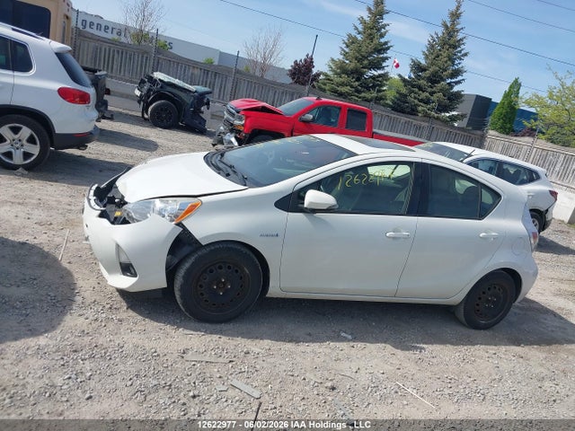 Toyota Prius C Technology 2014 JTDKDTB31E1081257 Image 14