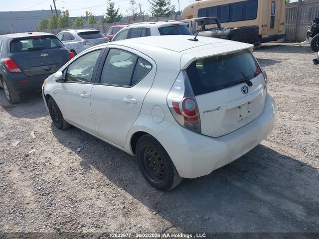 Toyota Prius C Technology 2014 JTDKDTB31E1081257 Image 3