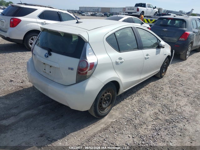 Toyota Prius C Technology 2014 JTDKDTB31E1081257 Image 4