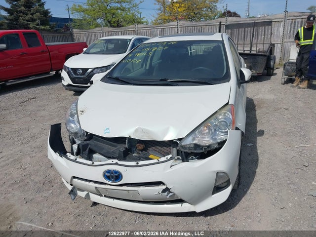Toyota Prius C Technology 2014 JTDKDTB31E1081257 Image 6