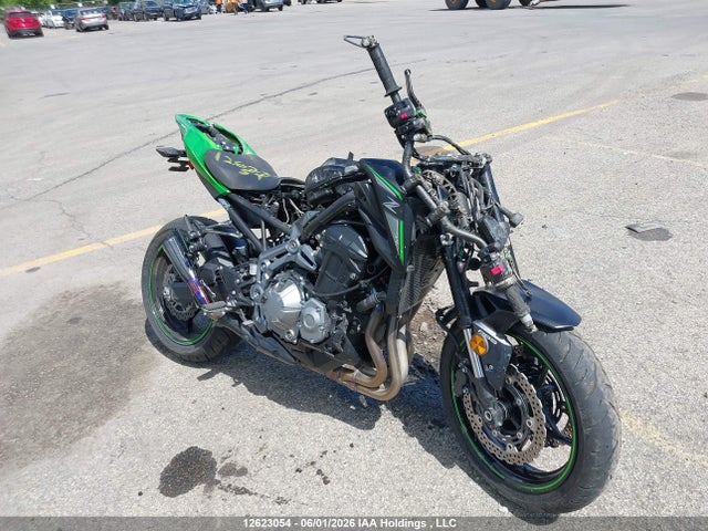 Kawasaki ZR900 2018 JKAZR2B18JA007038 main image