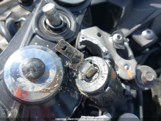 Kawasaki ZR900 2018 JKAZR2B18JA007038 Image 11