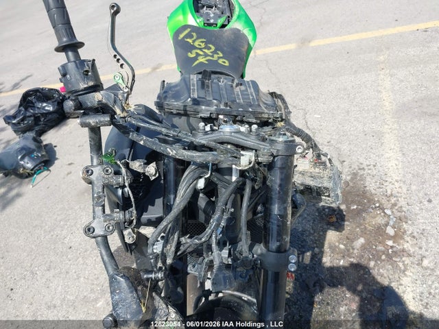 Kawasaki ZR900 2018 JKAZR2B18JA007038 Image 13