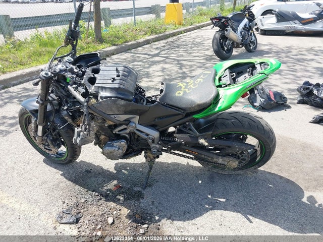 Kawasaki ZR900 2018 JKAZR2B18JA007038 Image 17