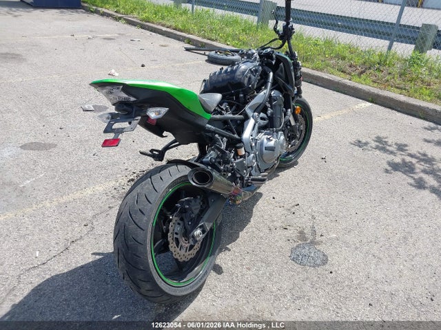 Kawasaki ZR900 2018 JKAZR2B18JA007038 Image 4