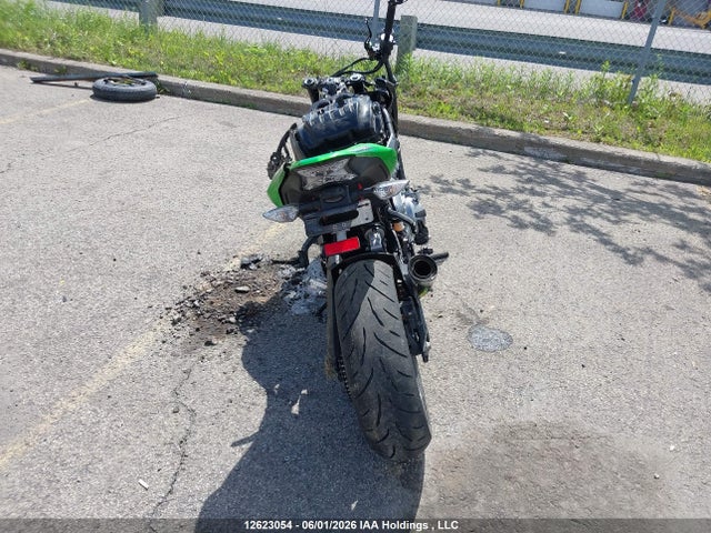 Kawasaki ZR900 2018 JKAZR2B18JA007038 Image 6