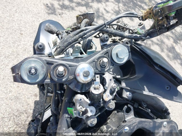 Kawasaki ZR900 2018 JKAZR2B18JA007038 Image 7