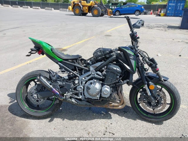 Kawasaki ZR900 2018 JKAZR2B18JA007038 Image 8