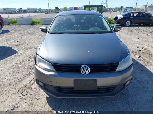 2011 Volkswagen Jetta 2.5l Comfortline/2.5l Sportline მანქანა იყიდება აუქციონზე, vin: 3VWBX7AJ5BM040995, აუქციონის ნომერი: 12623248
