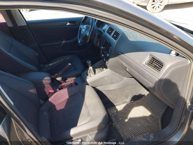 2011 Volkswagen Jetta 2.5l Comfortline/2.5l Sportline მანქანა იყიდება აუქციონზე, vin: 3VWBX7AJ5BM040995, აუქციონის ნომერი: 12623248