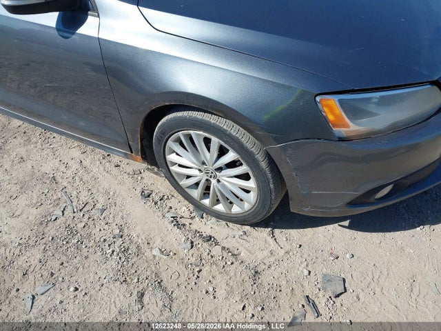 2011 Volkswagen Jetta 2.5l Comfortline/2.5l Sportline მანქანა იყიდება აუქციონზე, vin: 3VWBX7AJ5BM040995, აუქციონის ნომერი: 12623248
