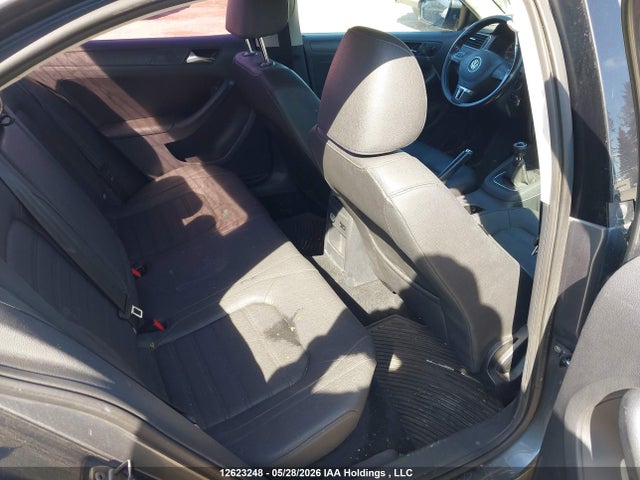 2011 Volkswagen Jetta 2.5l Comfortline/2.5l Sportline მანქანა იყიდება აუქციონზე, vin: 3VWBX7AJ5BM040995, აუქციონის ნომერი: 12623248