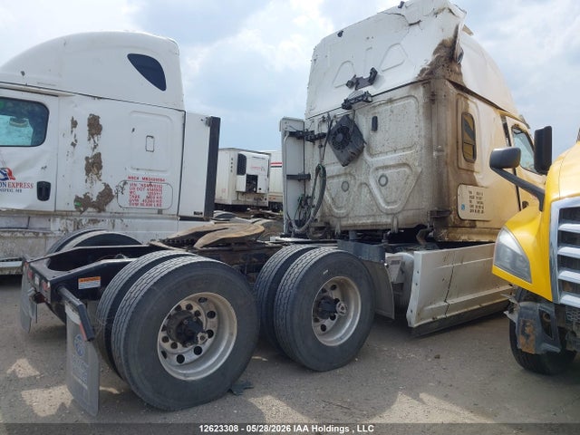12623308 :رقم المزاد ، 1FUJHHDR5PLUG8114 vin ، 2023 Freightliner New Cascadia 126 مزاد بيع