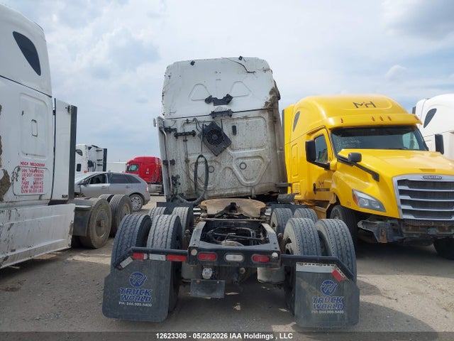 12623308 :رقم المزاد ، 1FUJHHDR5PLUG8114 vin ، 2023 Freightliner New Cascadia 126 مزاد بيع