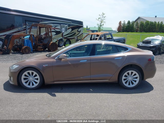 12623358 :رقم المزاد ، 5YJSA1E20GF134640 vin ، 2016 Tesla Model S مزاد بيع