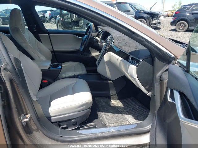 12623358 :رقم المزاد ، 5YJSA1E20GF134640 vin ، 2016 Tesla Model S مزاد بيع